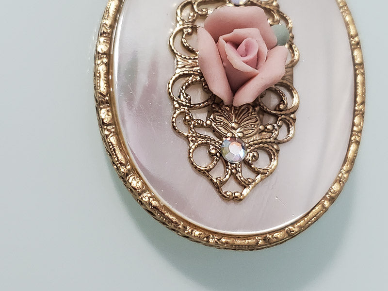 4688-Vintage MOP Floral Brooch