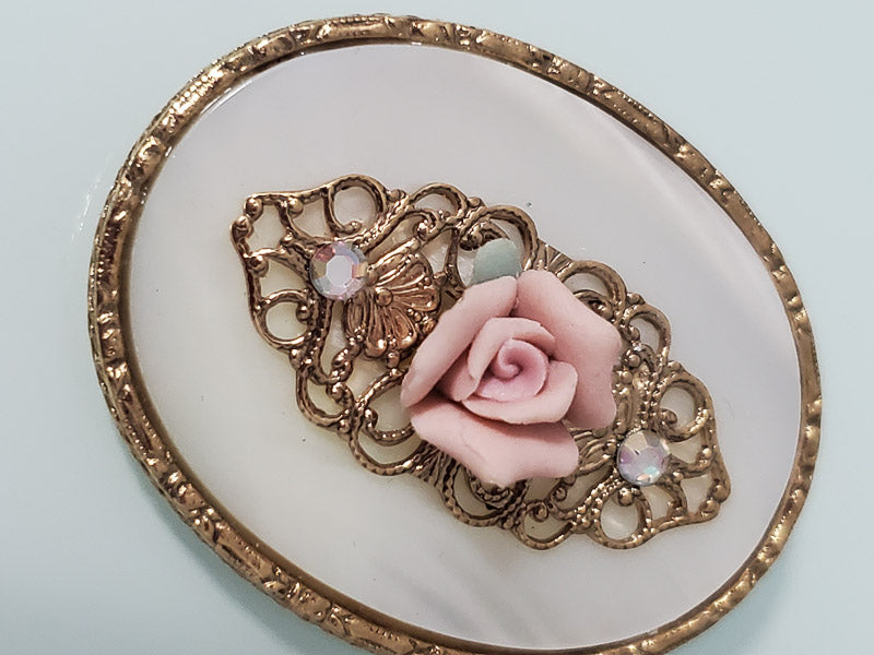 4688-Vintage MOP Floral Brooch