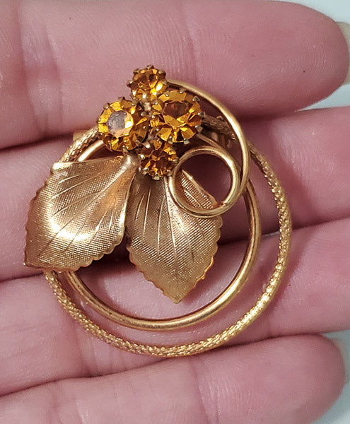 4652-Vintage Gold Tone Rhinestone Brooch