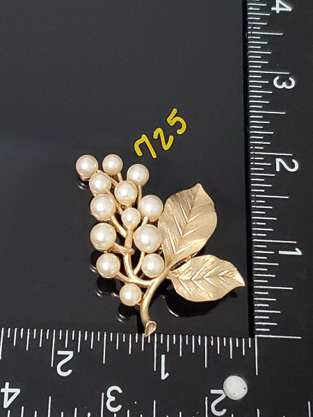Vintage "The Crown" Crown Trifari Brooch