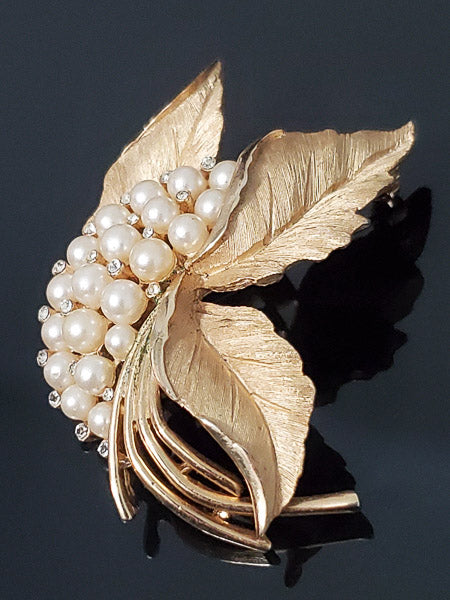 Vintage Susan Caplan Crown Trifari Brooch