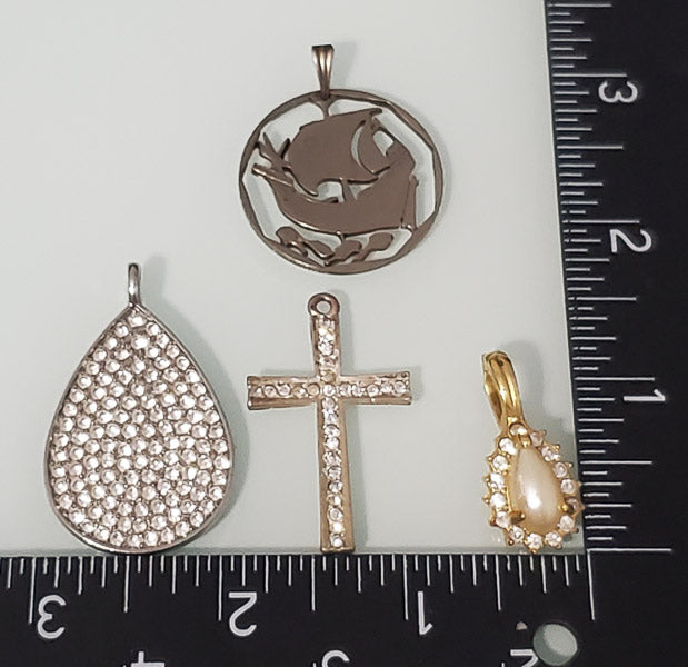 71361-4pc Pendant Lot