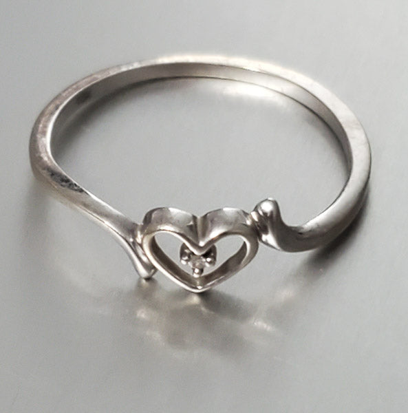 10k White Gold Diamond Heart Ring sz 7