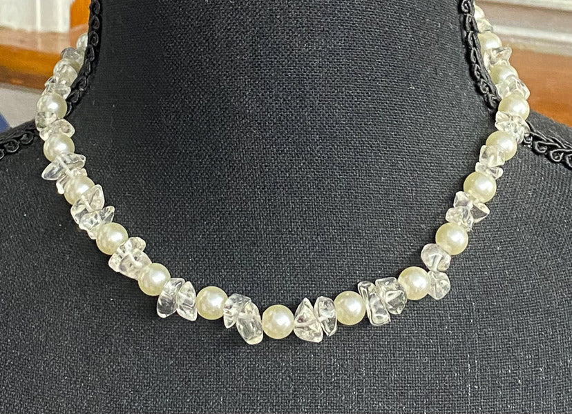5612-Faux Pearl & Quartz Necklace