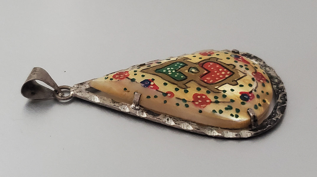 3206-Vintage Painted Shell Pendant