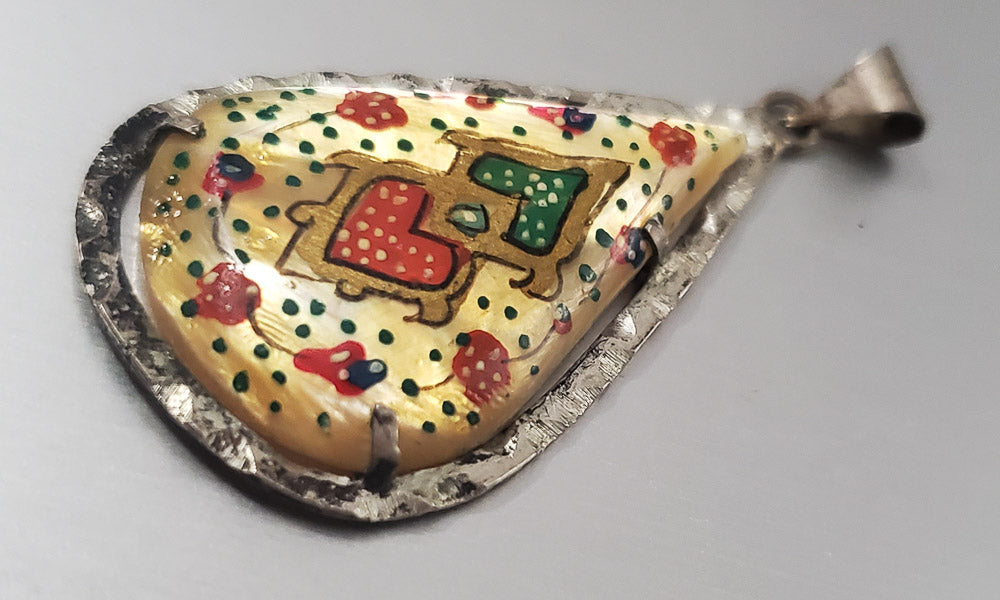 3206-Vintage Painted Shell Pendant