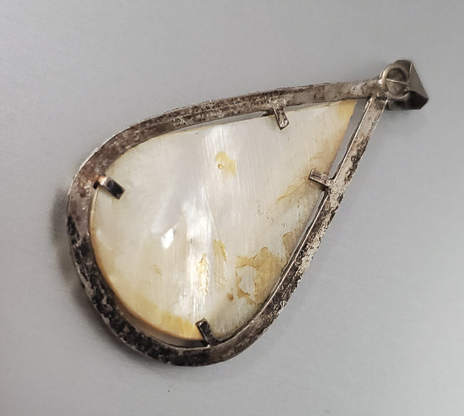 3206-Vintage Painted Shell Pendant