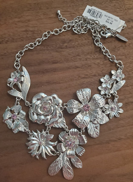 3394-New York and Company Floral Bib Necklace