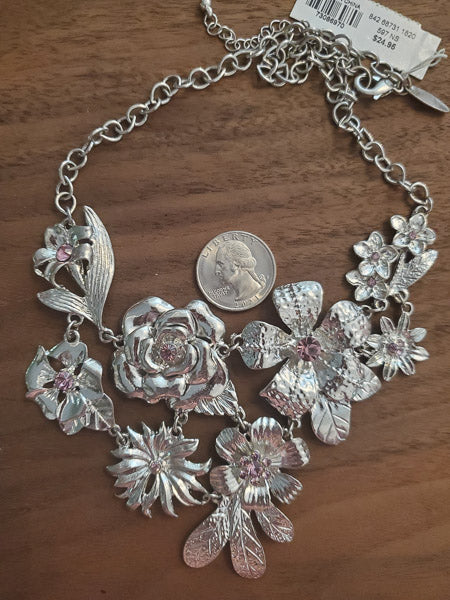 3394-New York and Company Floral Bib Necklace