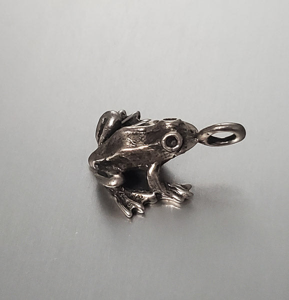 3638-Sterling Silver Frog Pendant