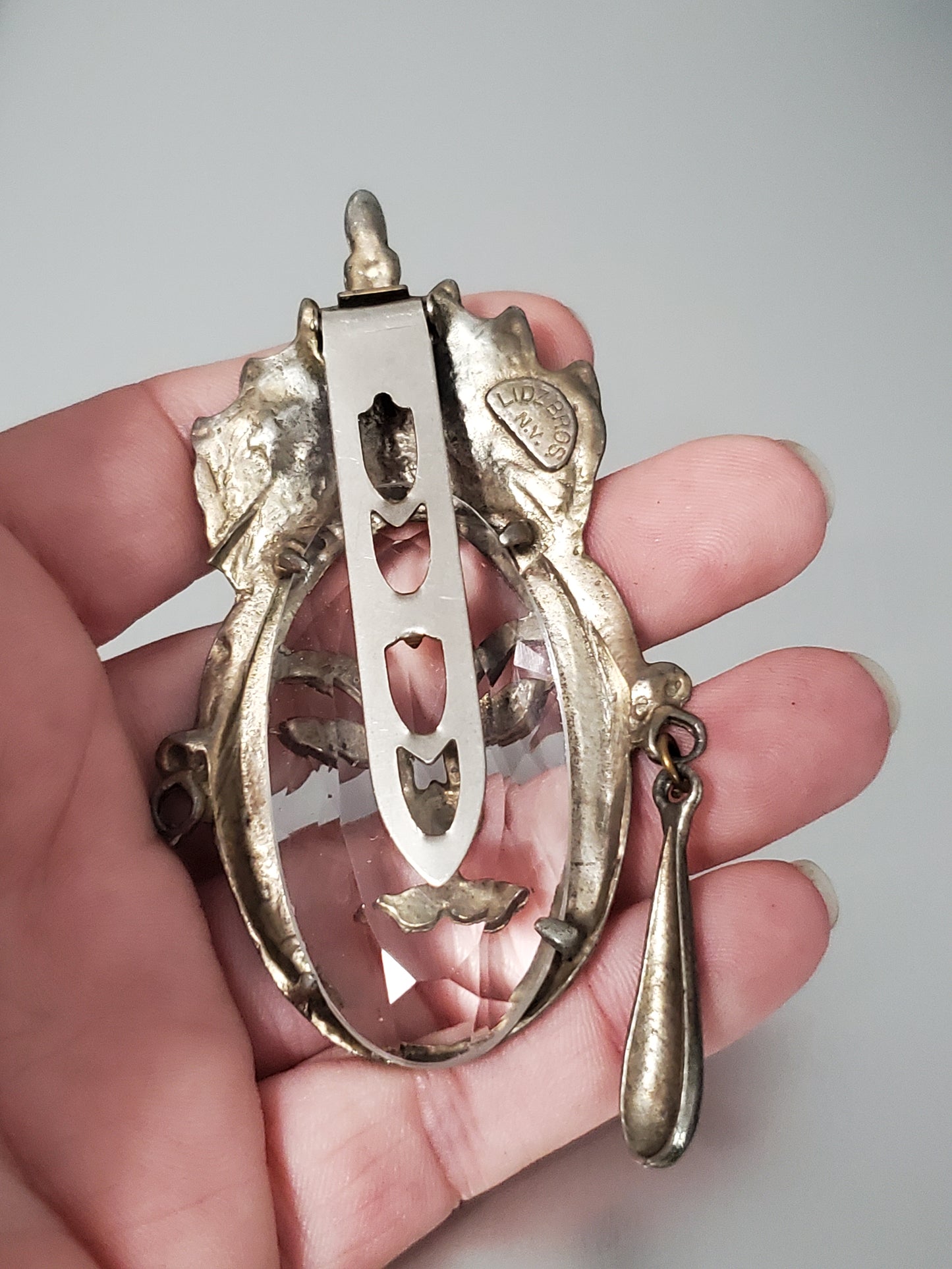 3337-Vintage Lidz Bros NY Pot Metal Sweater Clip
