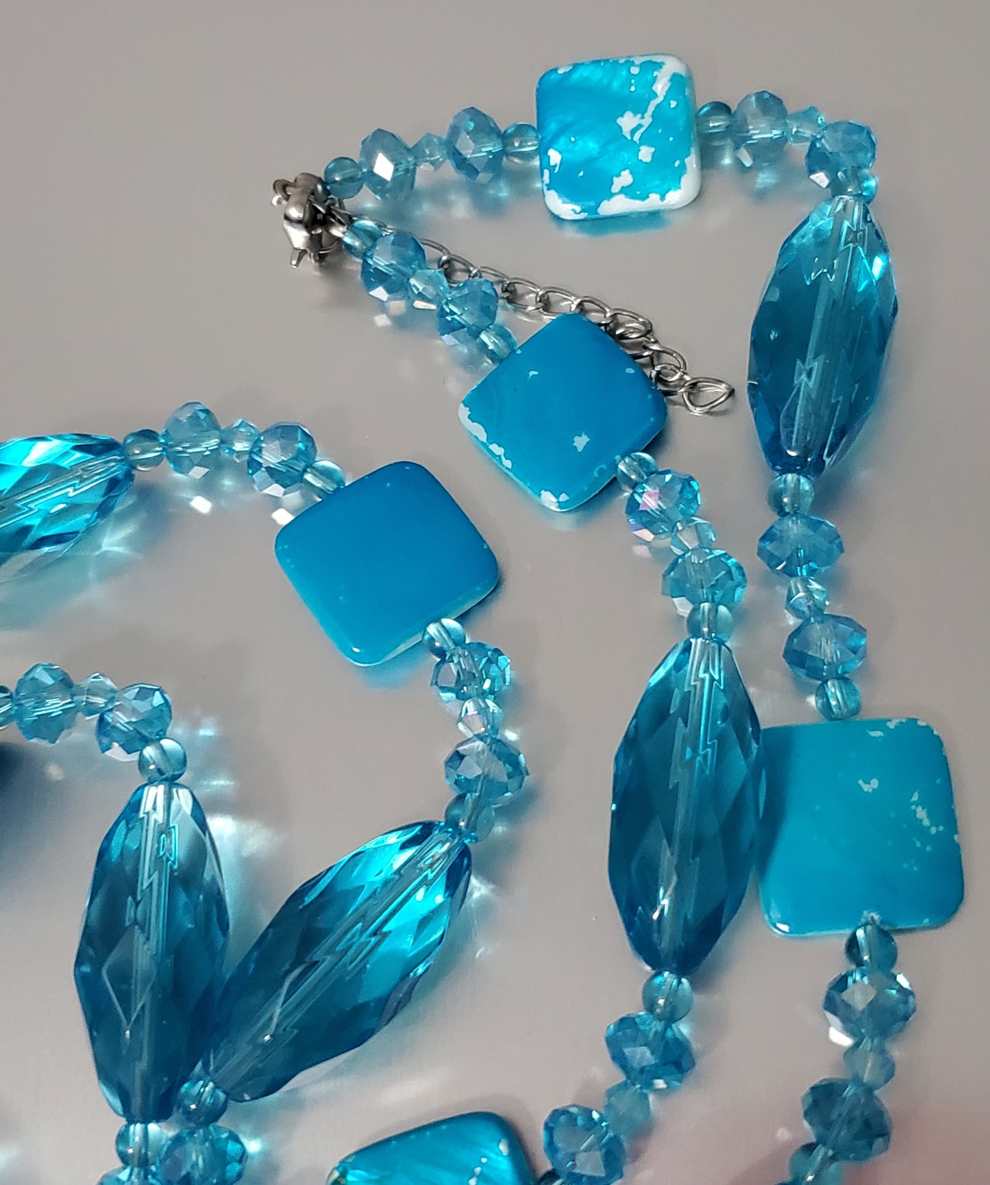 5240-Heavy Shell & Glass Necklace