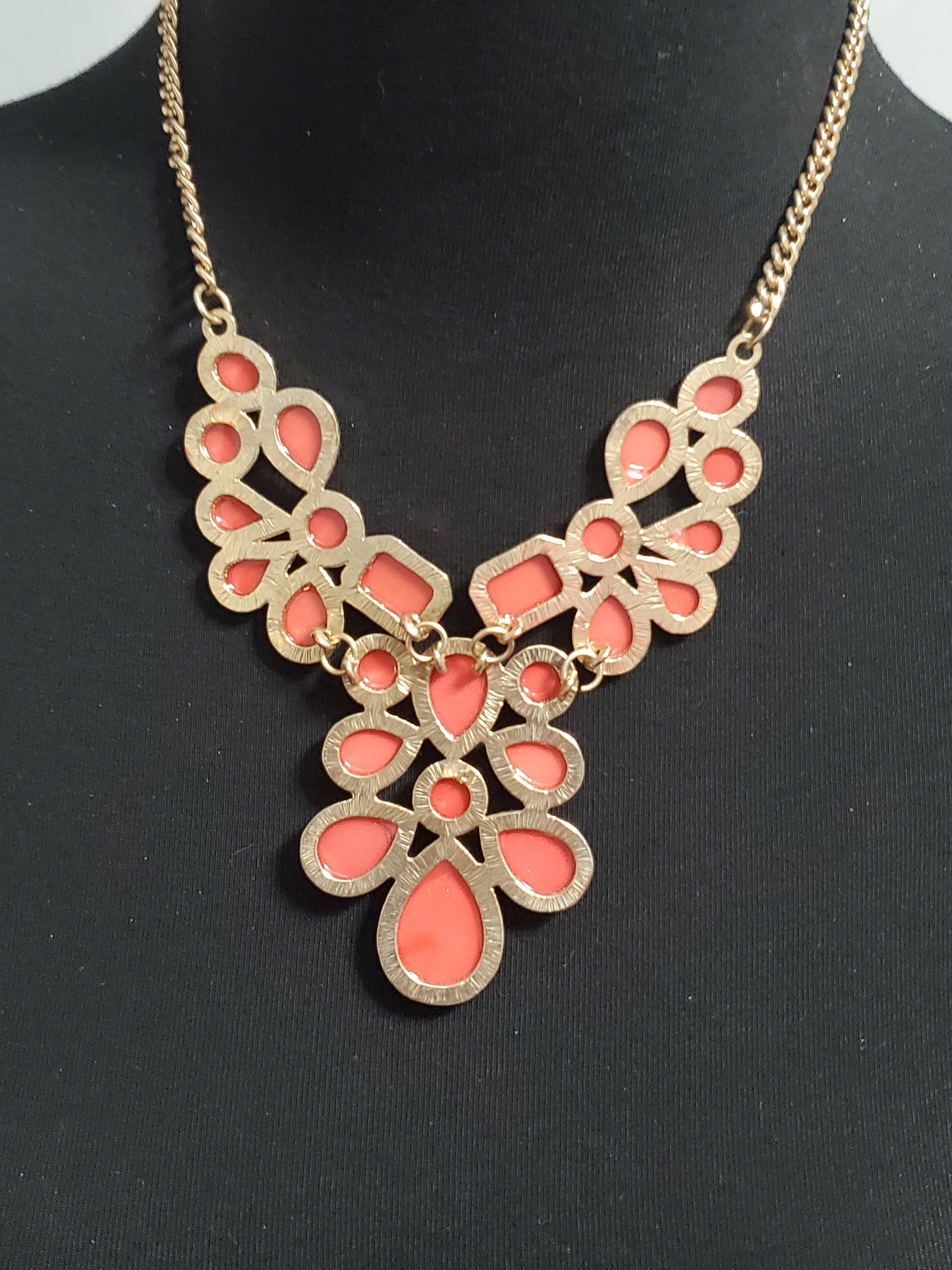 5216-Resin Bib Necklace