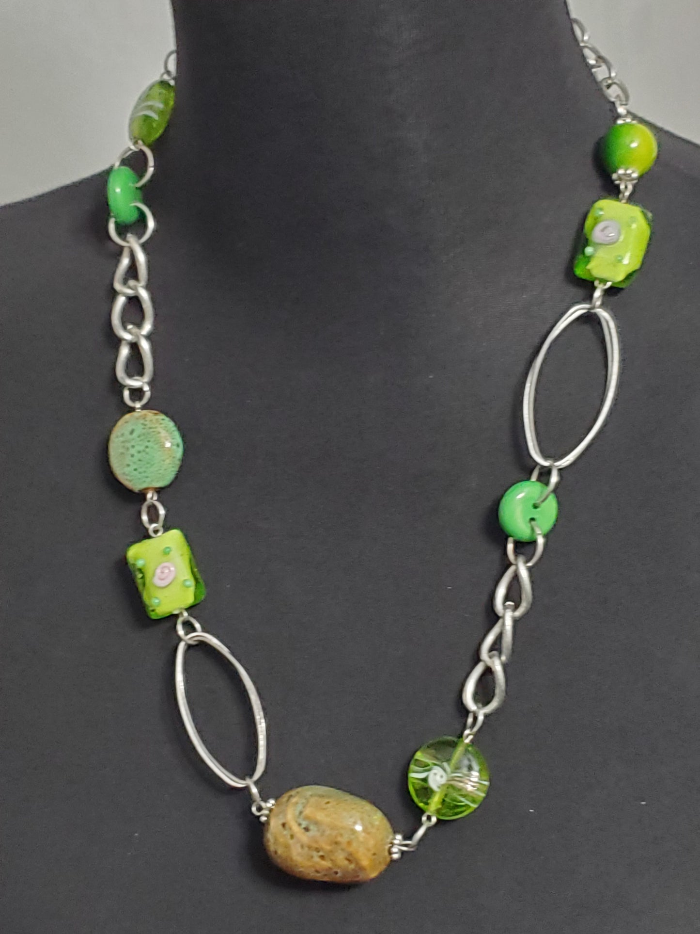 5438-Ceramic? & Glass Necklace