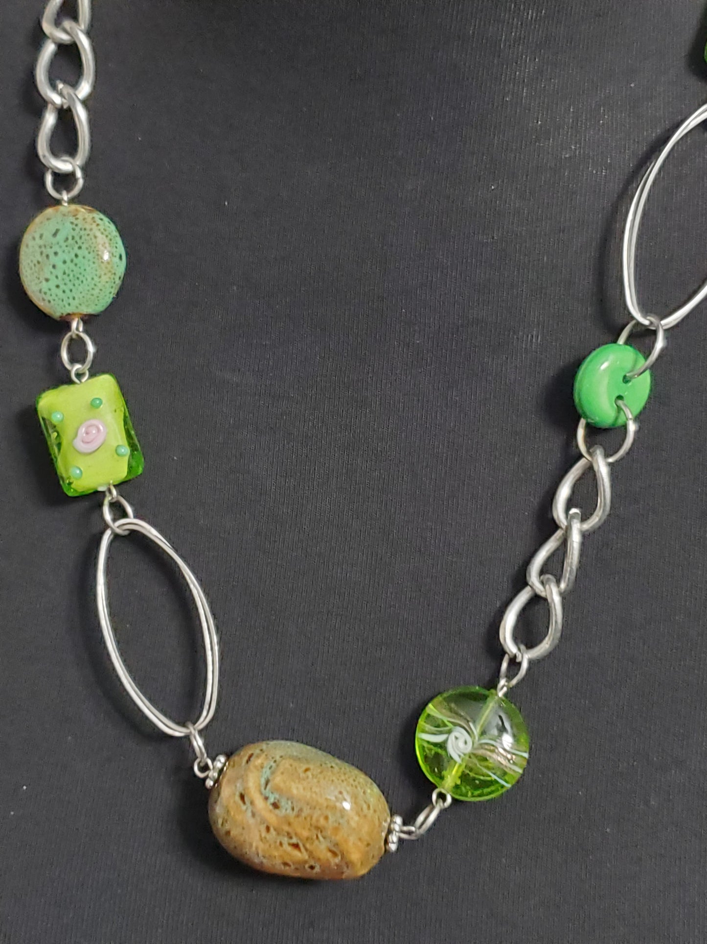 5438-Ceramic? & Glass Necklace