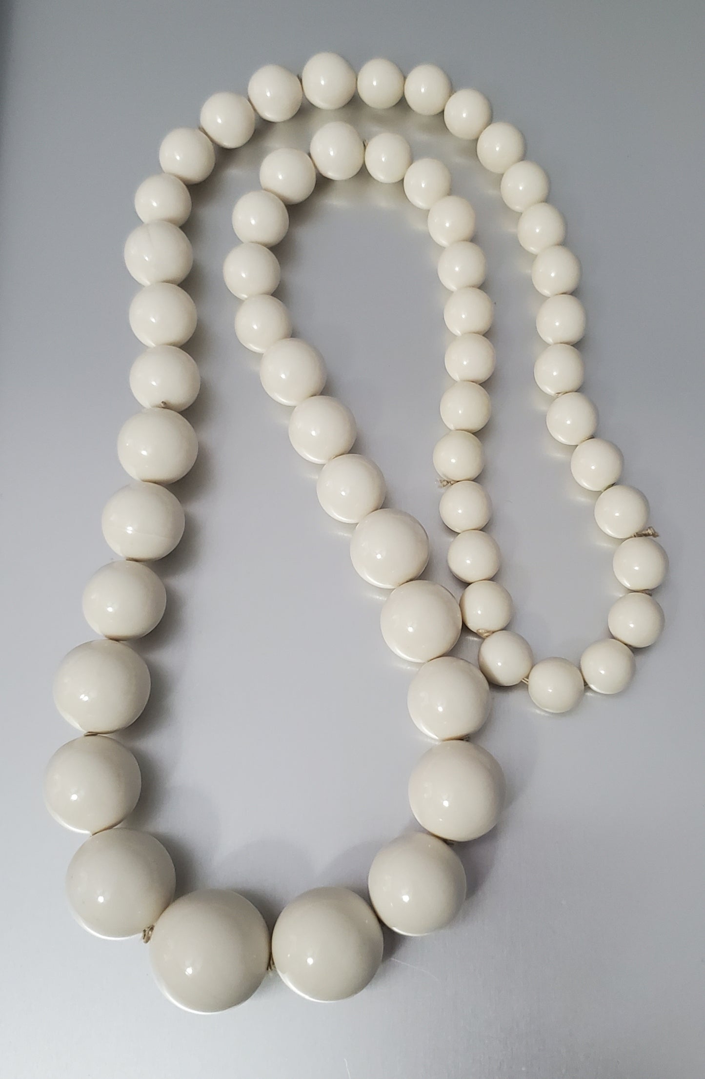 6023-Graduating Large Beaded Resin Necklace
