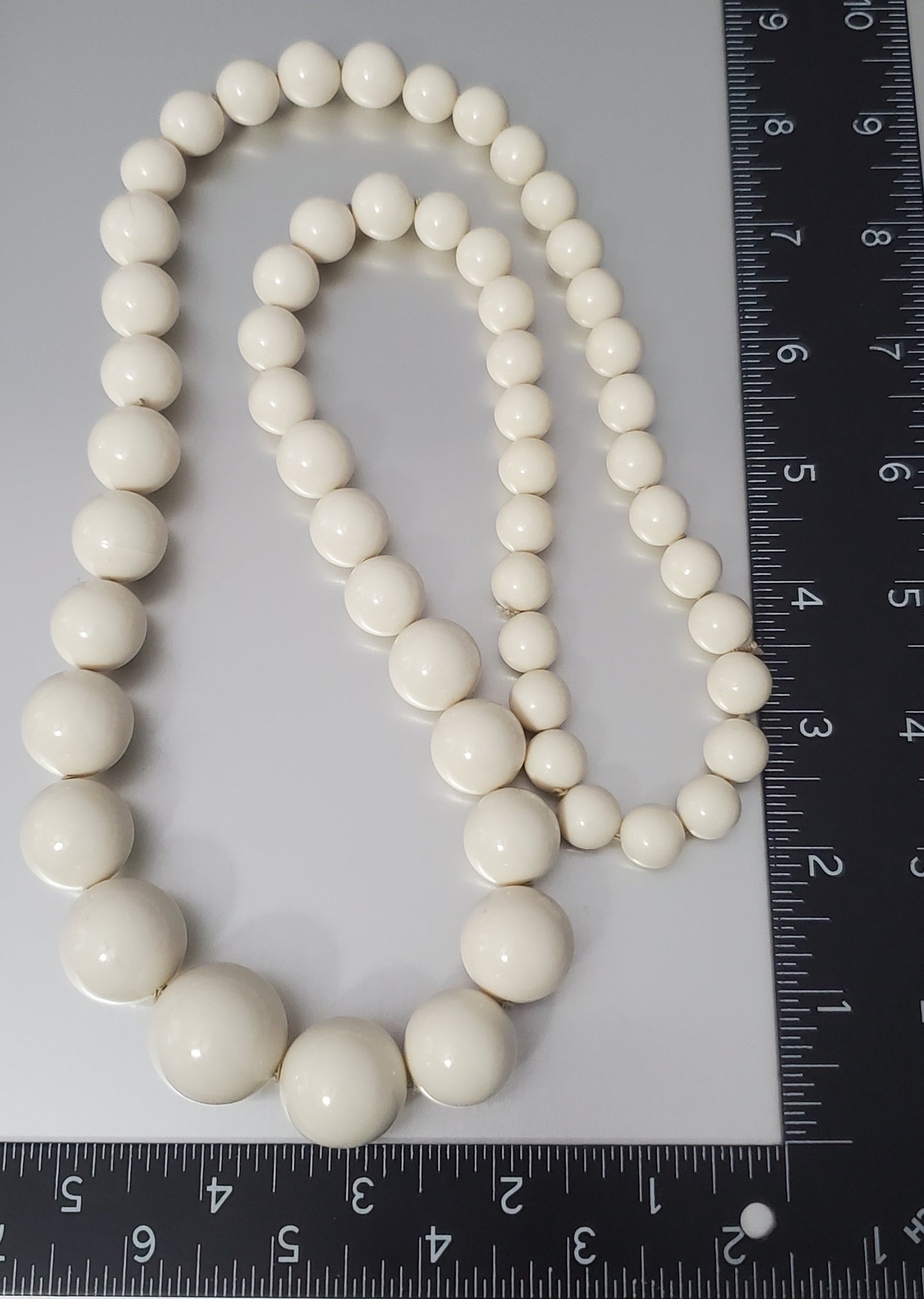 6023-Graduating Large Beaded Resin Necklace
