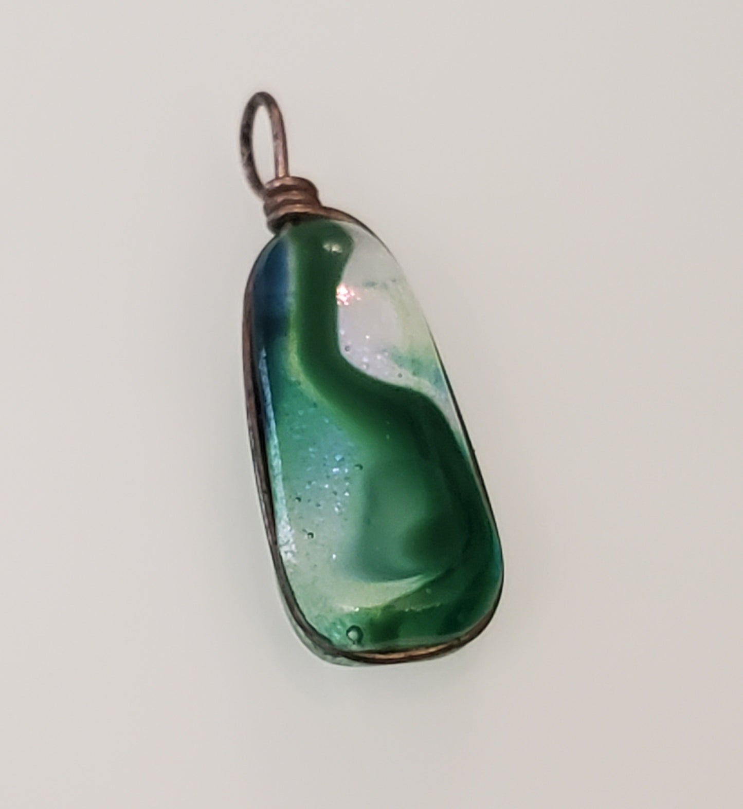 3188-Dainty Art Glass Pendant