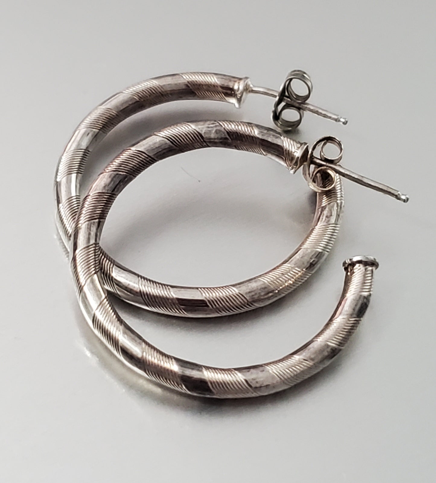 2778-925 Italy Sterling Silver Hoop Earrings