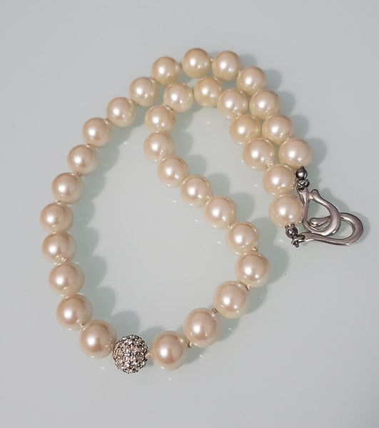 7901-Signed Glass Pearl Necklace