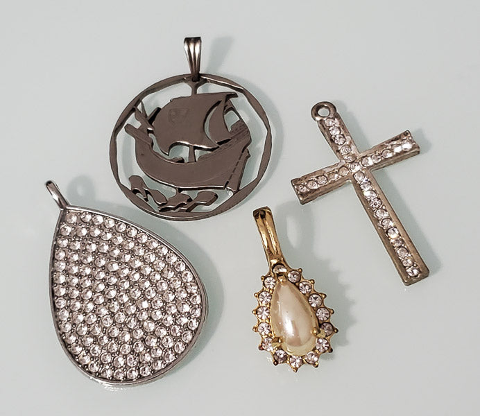 71361-4pc Pendant Lot