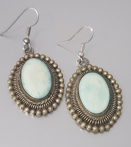 1734-Vtg Died Bone Dangle Earrings