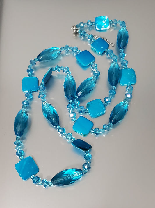 5240-Heavy Shell & Glass Necklace