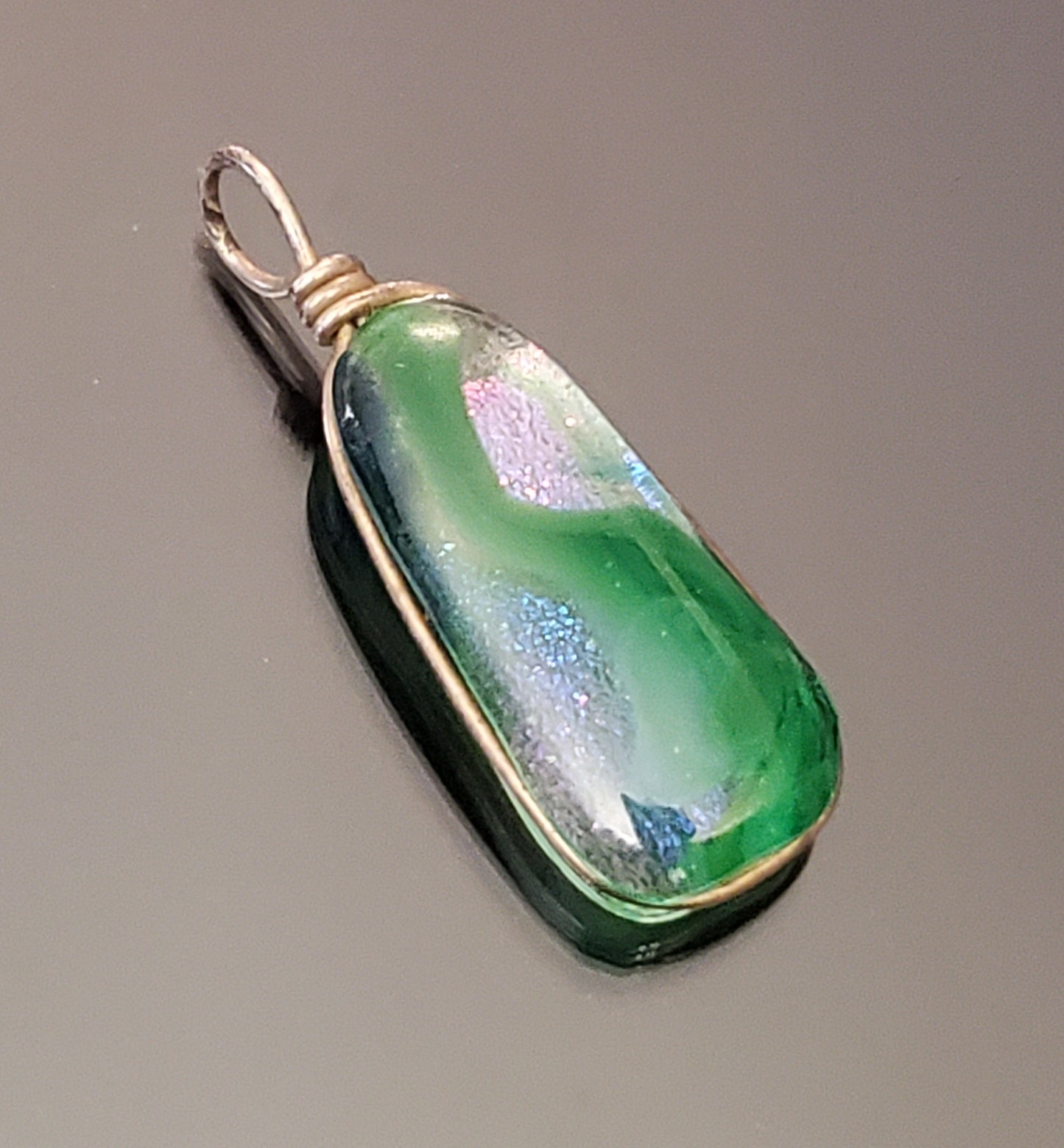 3188-Dainty Art Glass Pendant